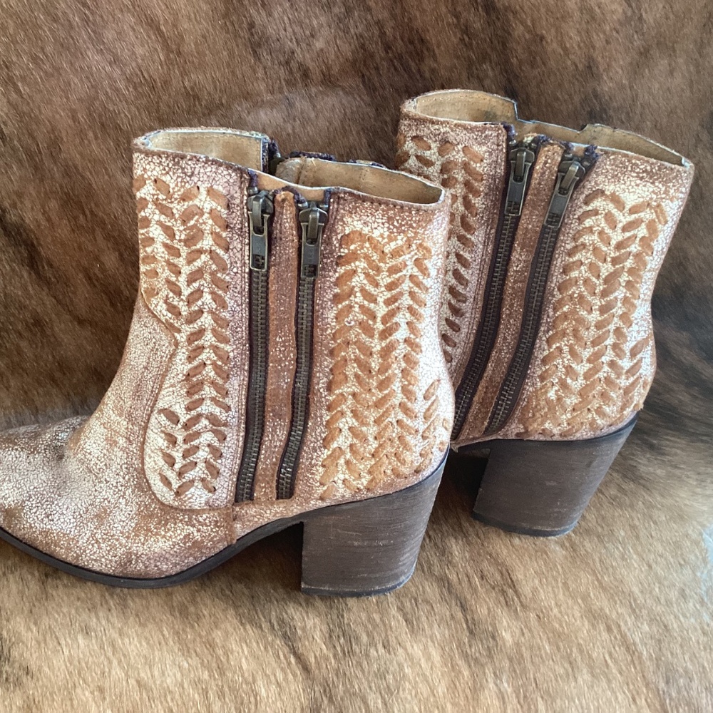 Circle G By Corral Outstanding Leather Weave Double Zipp Crackle Leather Bootie - Picture 3 of 12